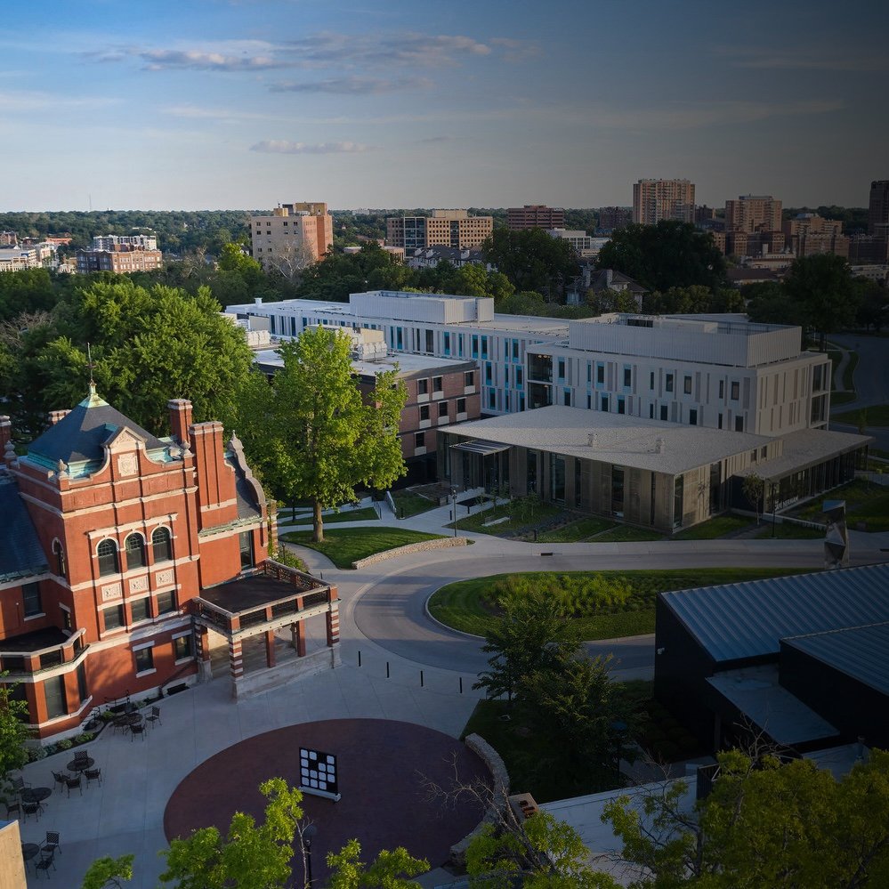 Helix_KCAICourtyard10939_square_gradient copy